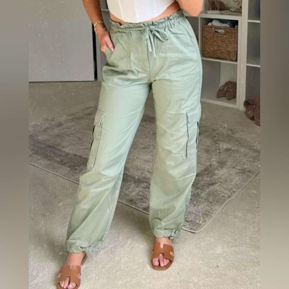 Abercrombie & Fitch High Rise Baggy Utility Pants Cargo Pants
Green Size Medium